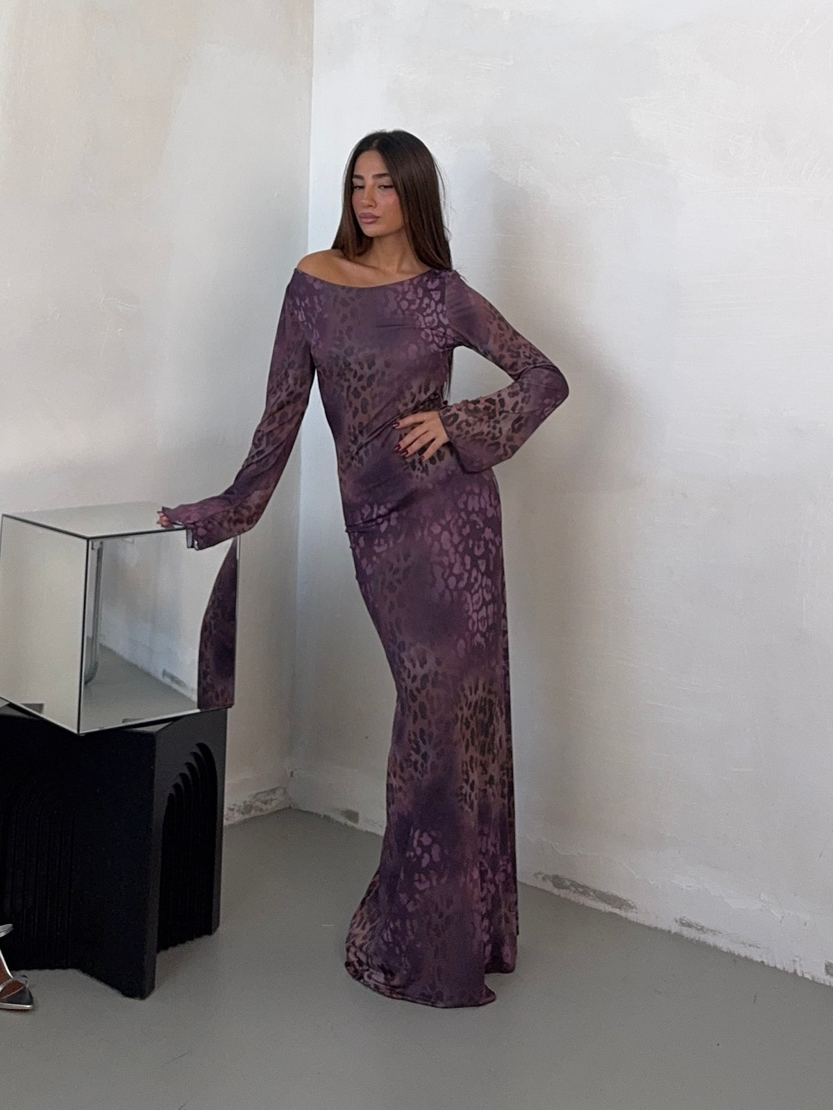 DRESS VIOLET MOVES