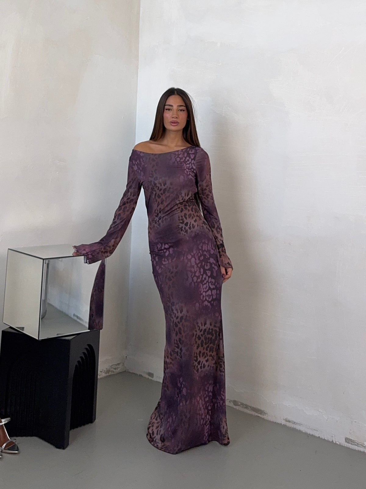 DRESS VIOLET MOVES