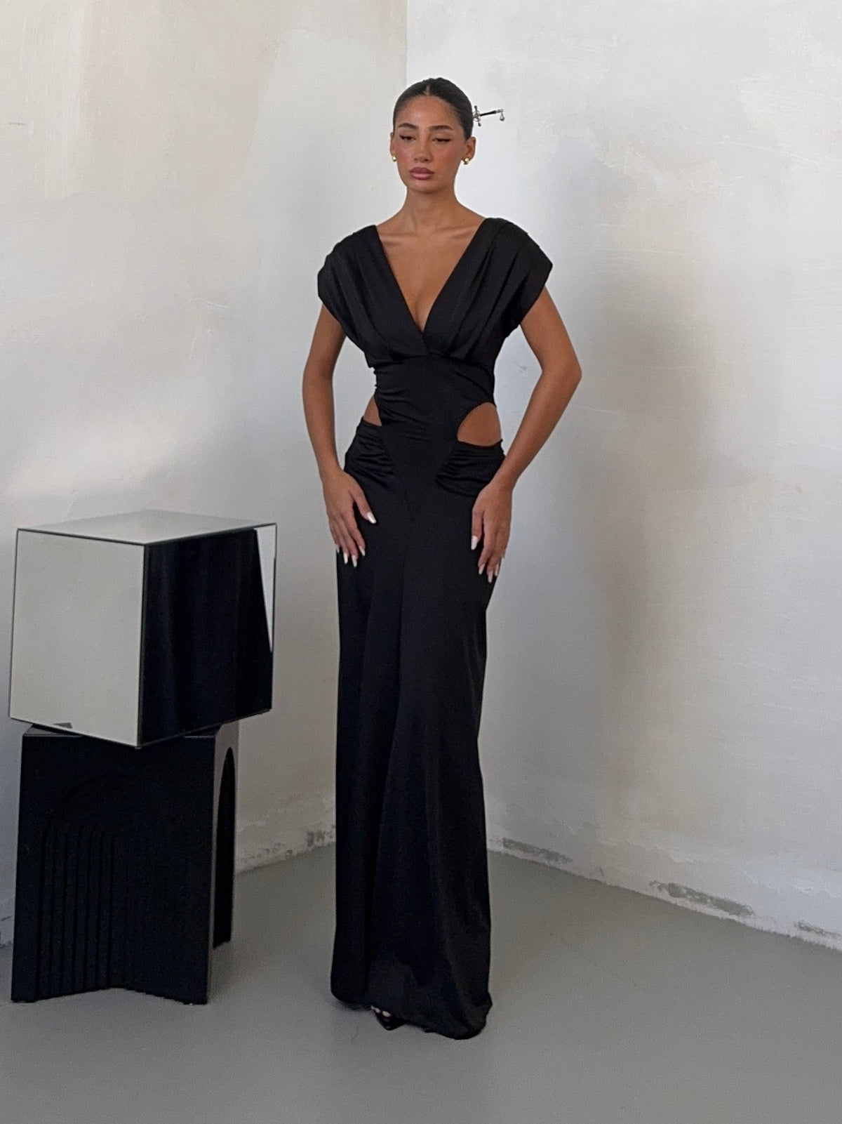 DRESS CUT OUT
