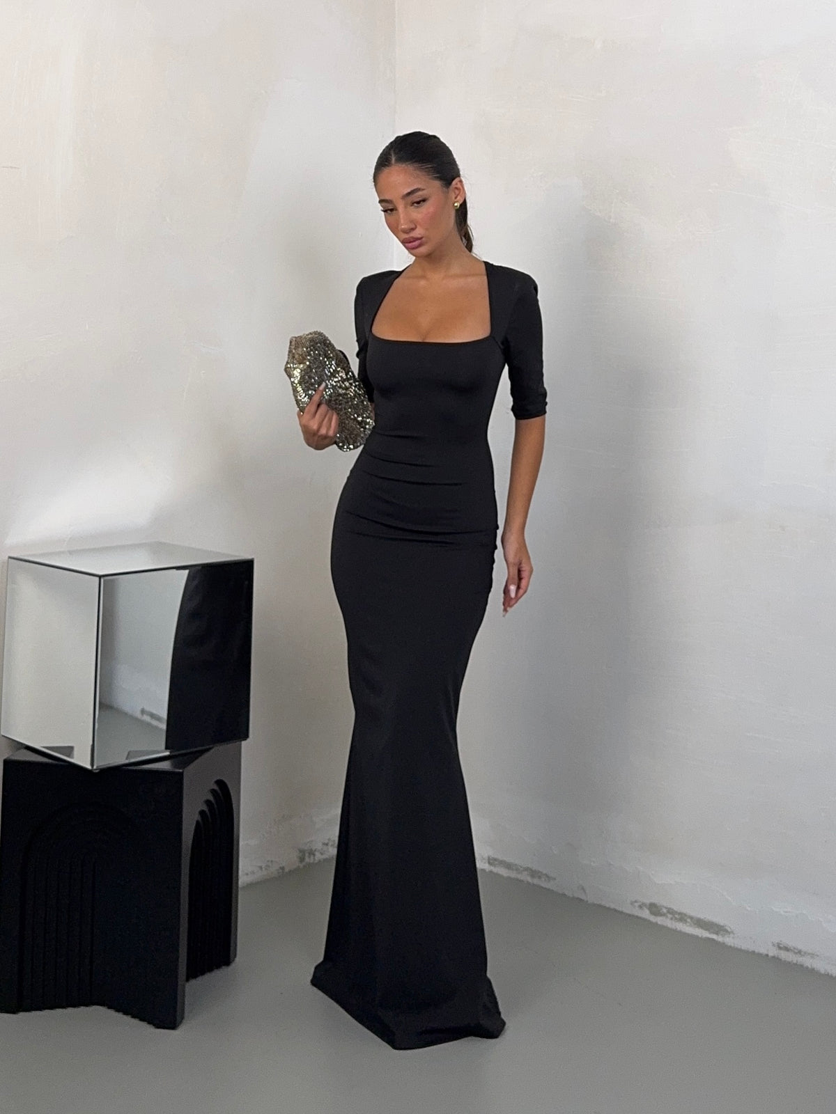 DRESS MORTICIAN