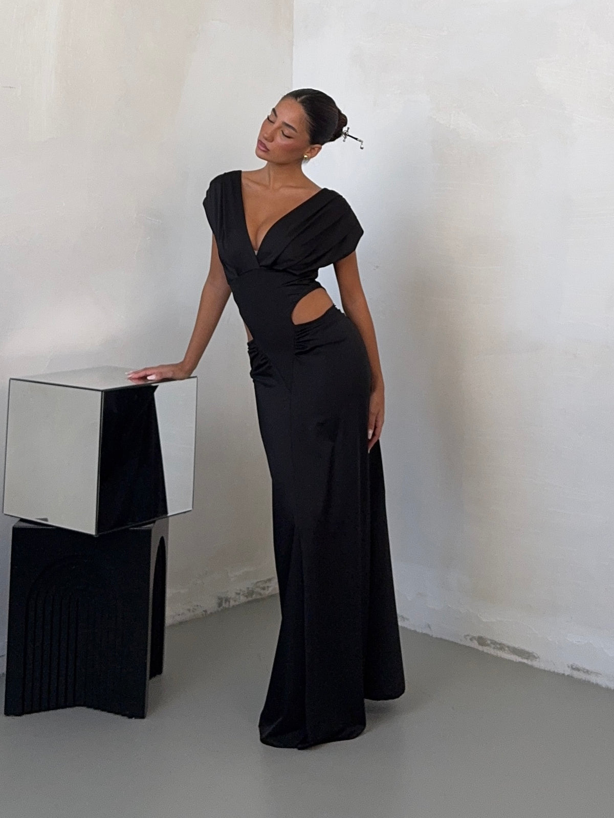 DRESS CUT OUT