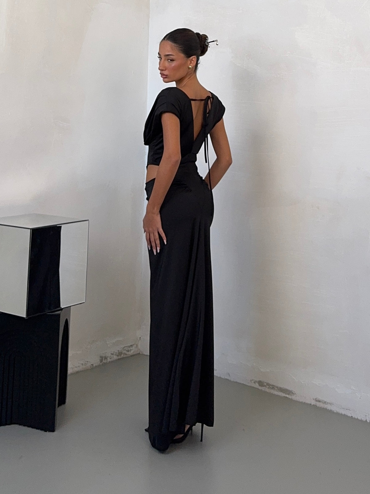 DRESS CUT OUT