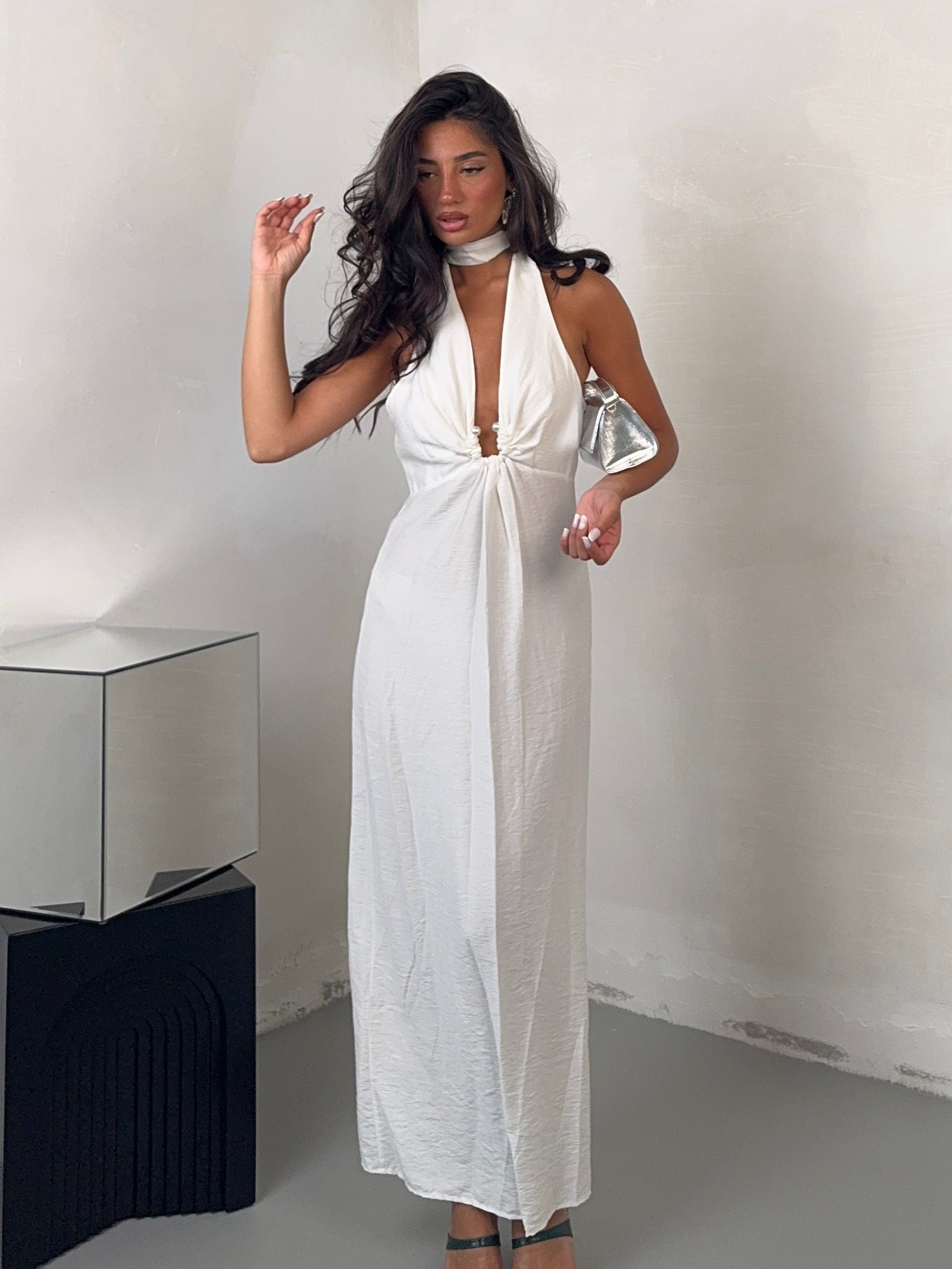 DRESS PRETTY WOMAN