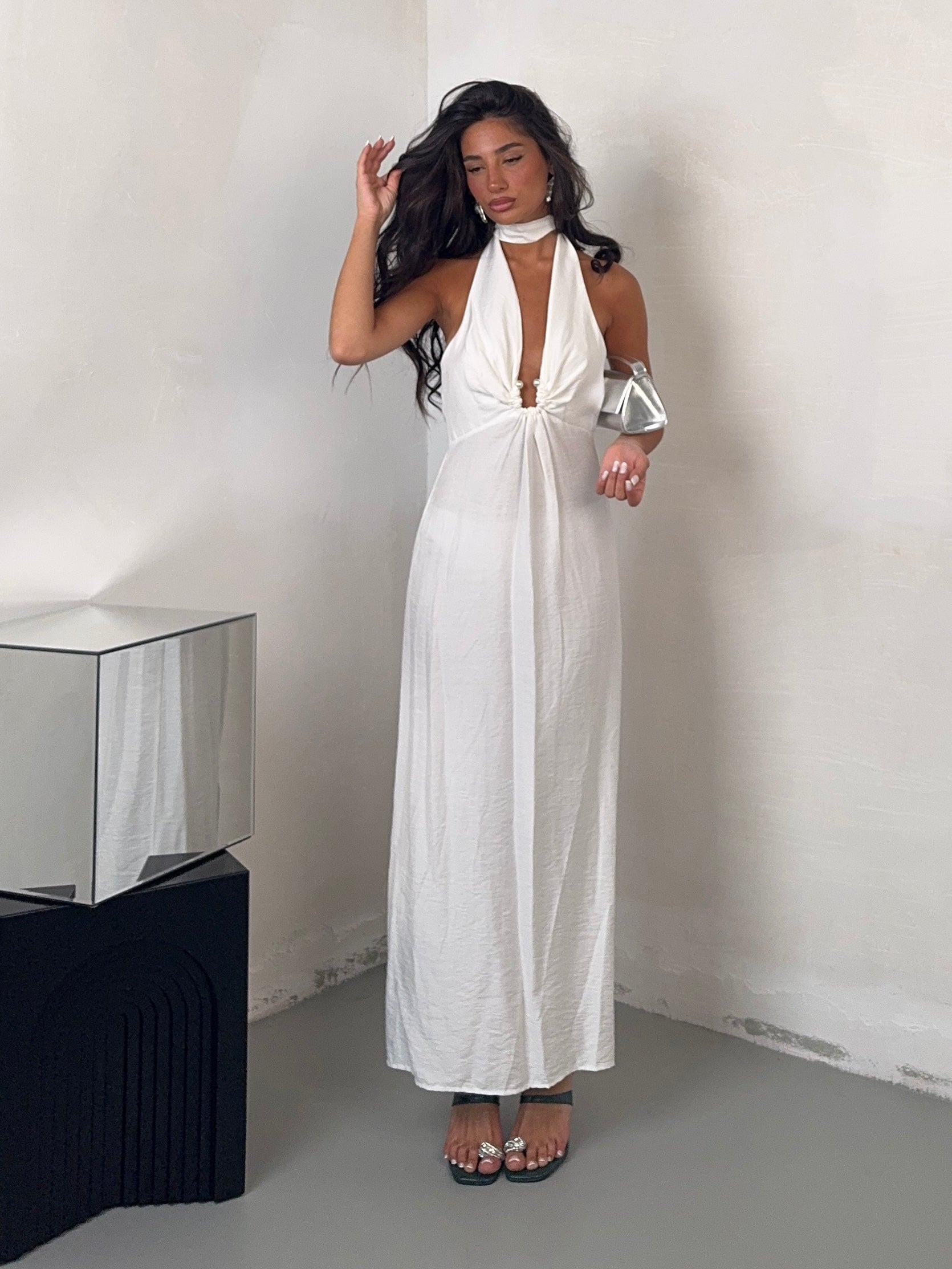 DRESS PRETTY WOMAN