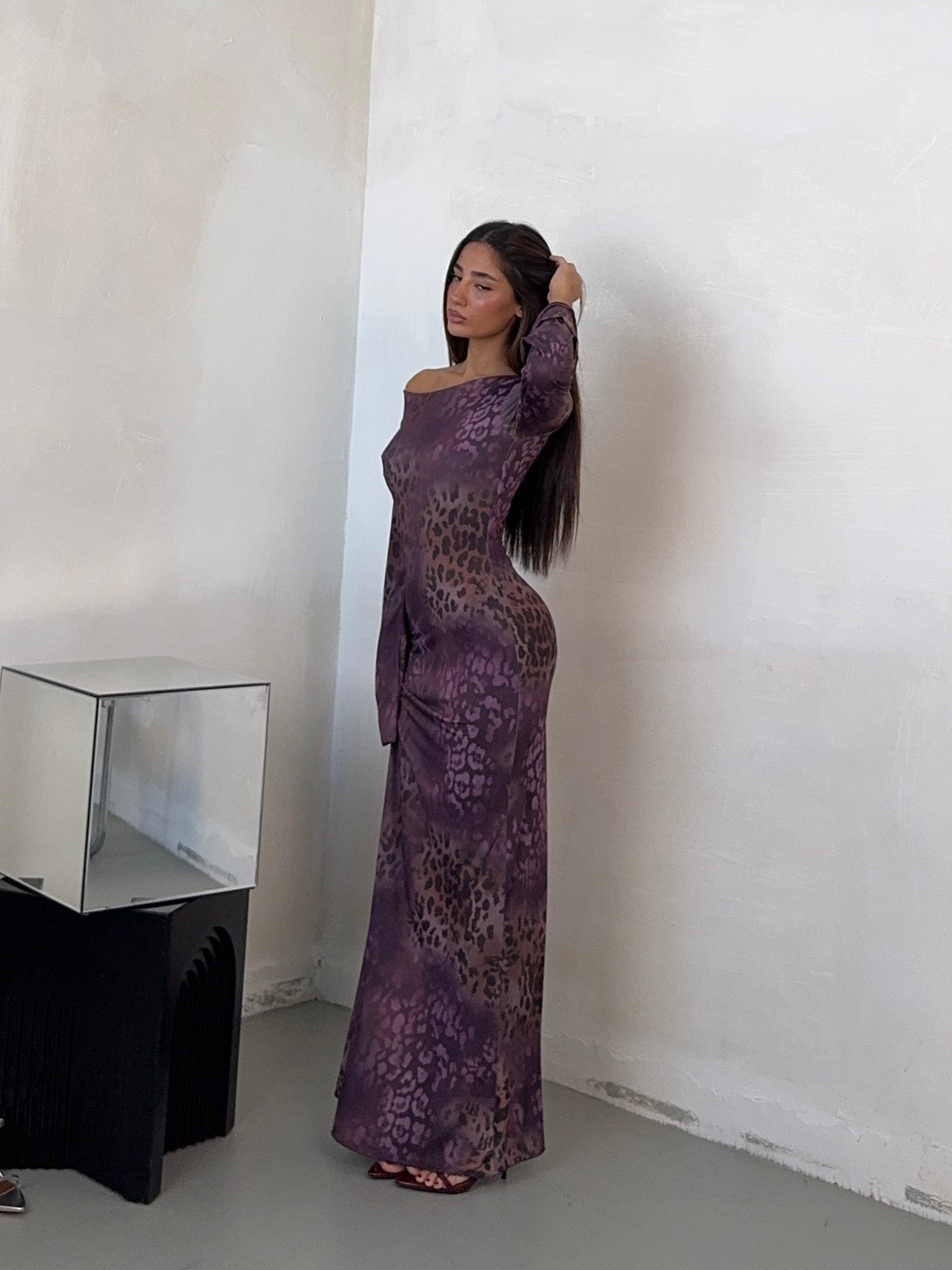 DRESS VIOLET MOVES