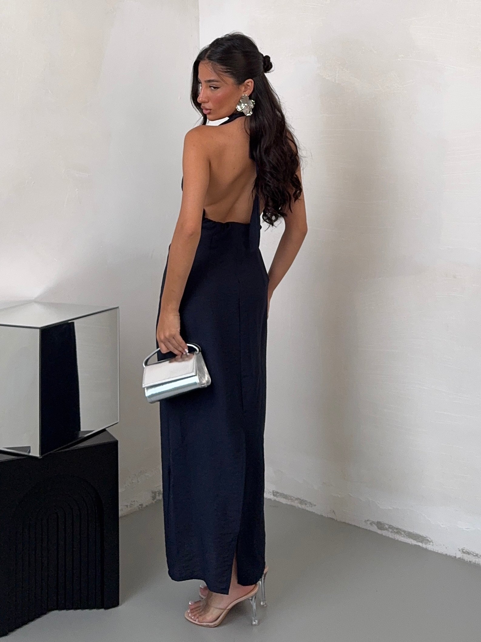 DRESS PRETTY WOMAN