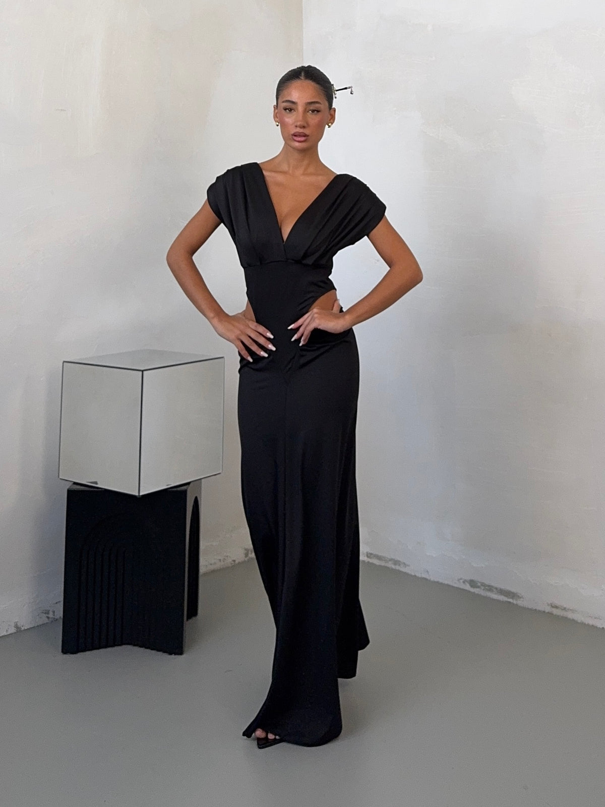 DRESS CUT OUT