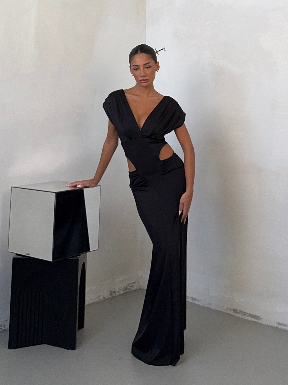 DRESS CUT OUT