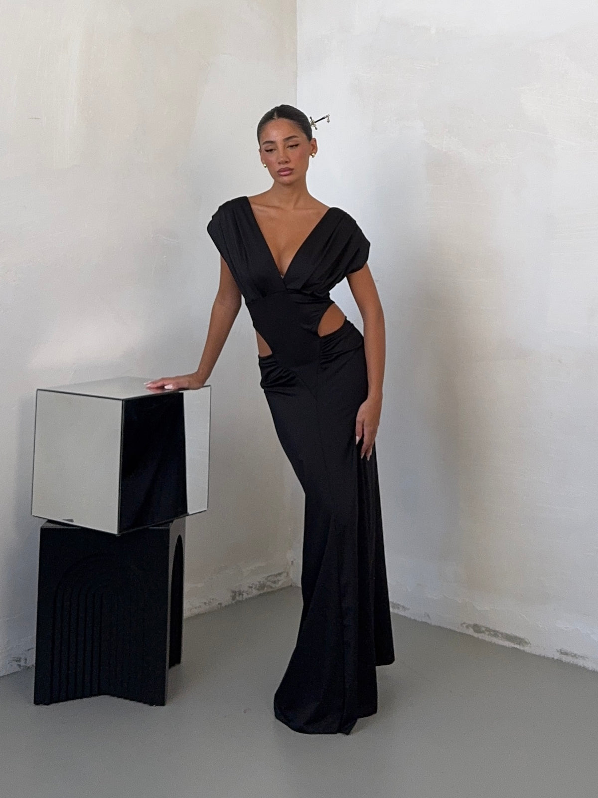 DRESS CUT OUT